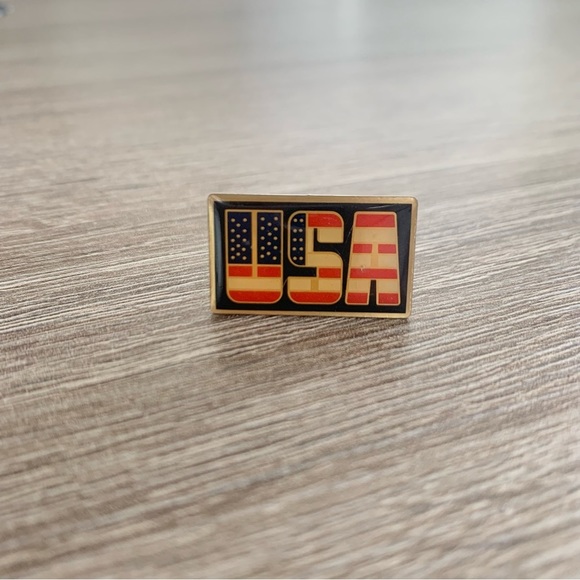 Vintage USA Patriotic Enamel Pin - Picture 2 of 3